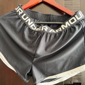 Under Armour Girls  Black Shorts Size L